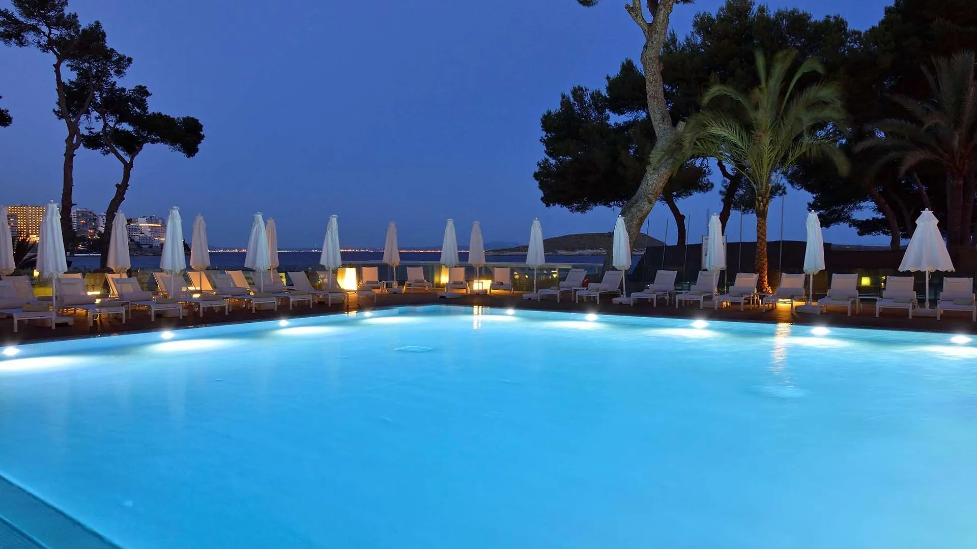 Melia South Beach Магалуф Отель