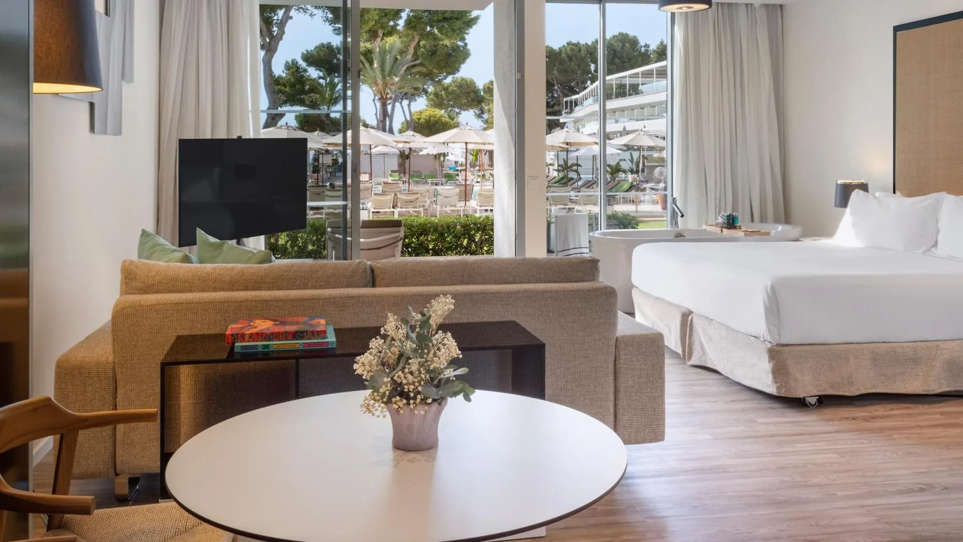 Melia South Beach Магалуф 4*,