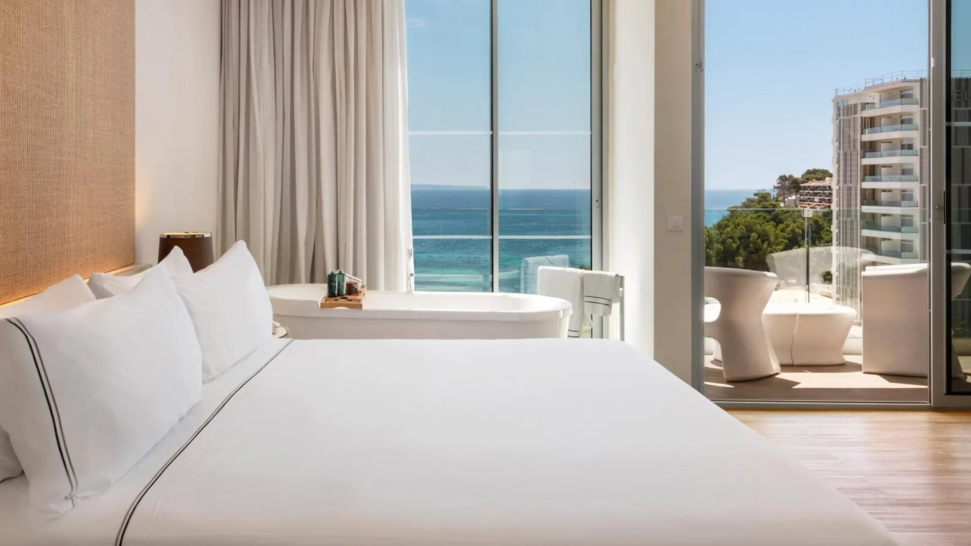 Melia South Beach Магалуф Отель