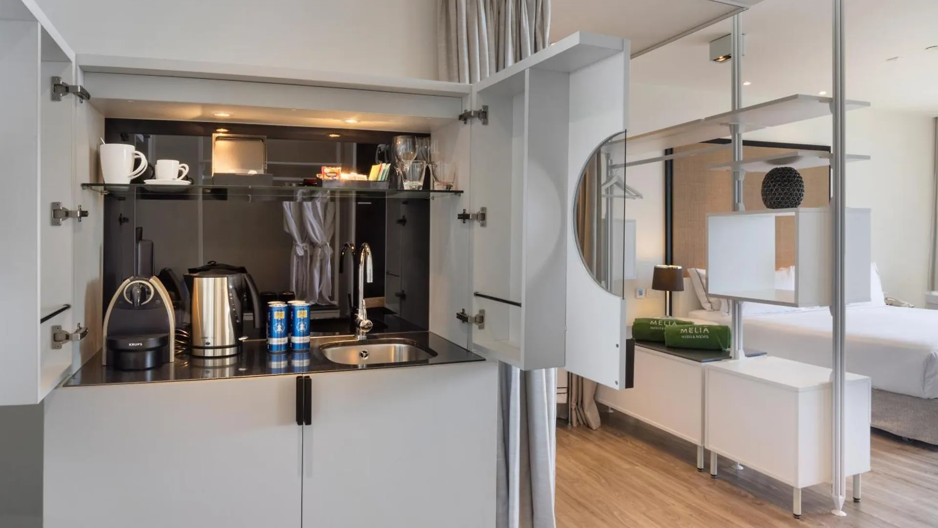 Melia South Beach Магалуф